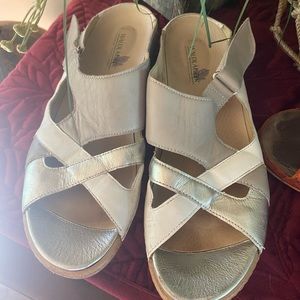 Waldlaufer Sz 40 8.5 well made white German sandals